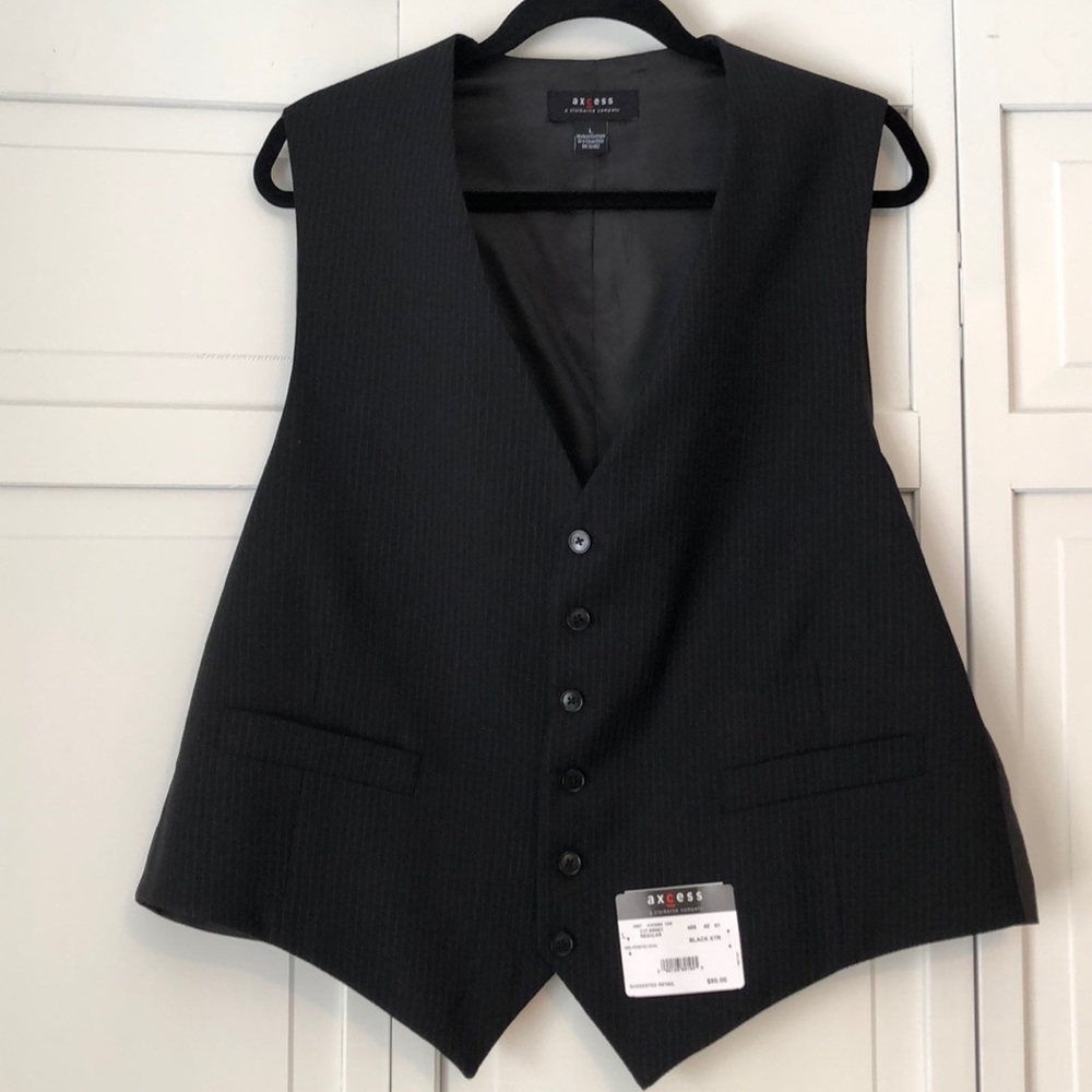 NWT!! Axcess -(A Claiborne Company) Men’s Vest!